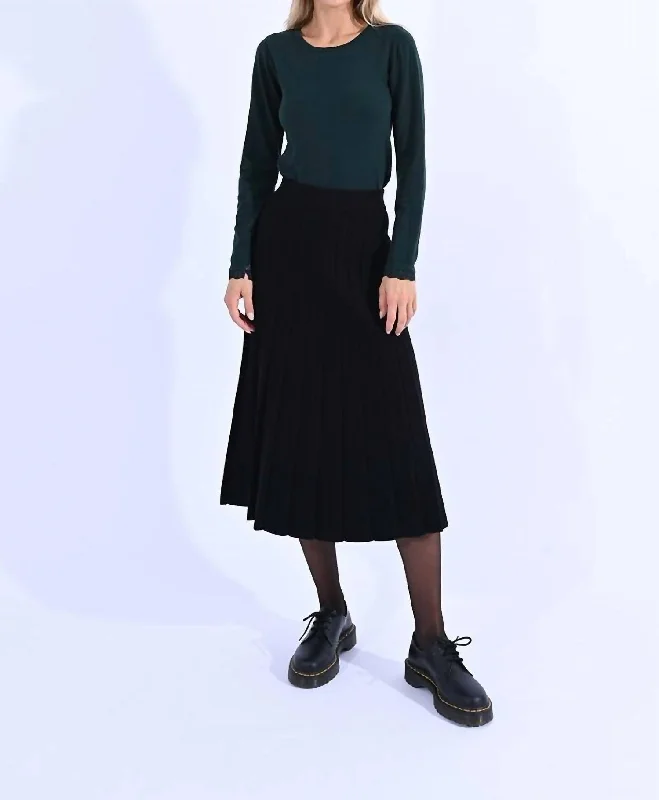 Knitted Pleated Midi Skirt In Black