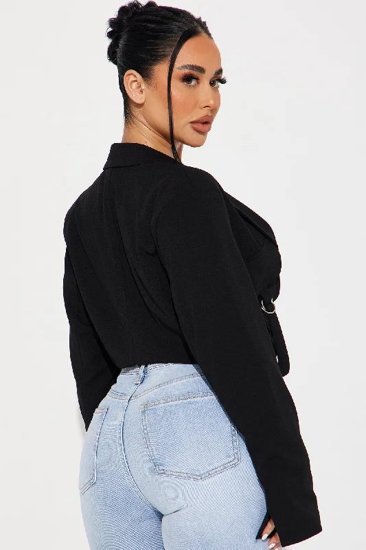 in-your-pocket-cropped-blazer-black