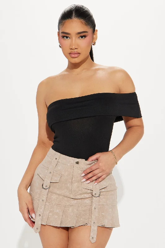 kendall-off-shoulder-bodysuit-black