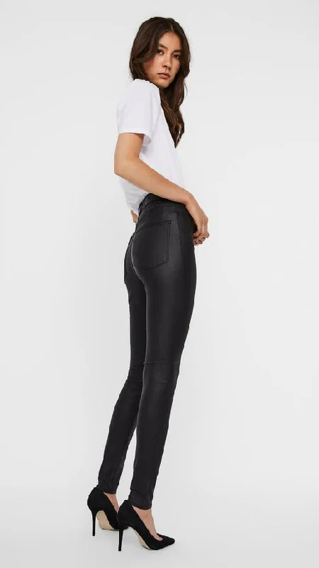 loa-black-high-waisted-coated-jeans